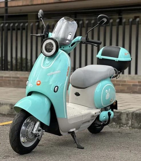 Bicicleta eléctrica con batería extraíble color turquesa, diseño juvenil y asiento gris Mobulaa.